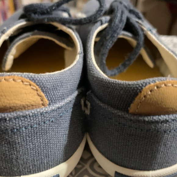 Sneaker - Picture 2 of 3